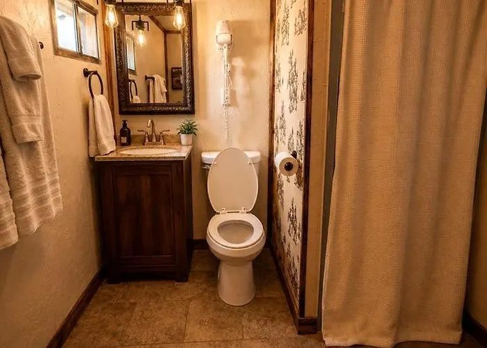 Luxurious King For An Unforgettable Escape In Dubois, Wyoming Dubois
