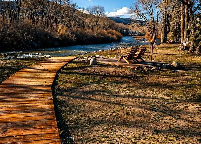 Luxurious King For An Unforgettable Escape In Dubois, Wyoming Dubois
